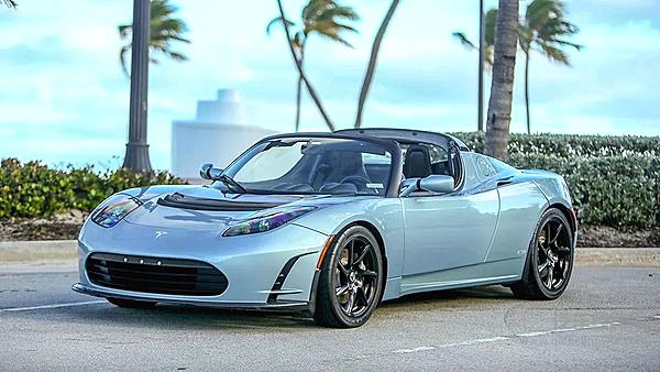 特斯拉的第一款车型Roadster