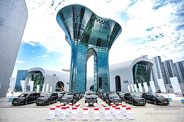 200台江淮瑞风RF8批量交付 携手哈啰开启高端文旅出行新范式