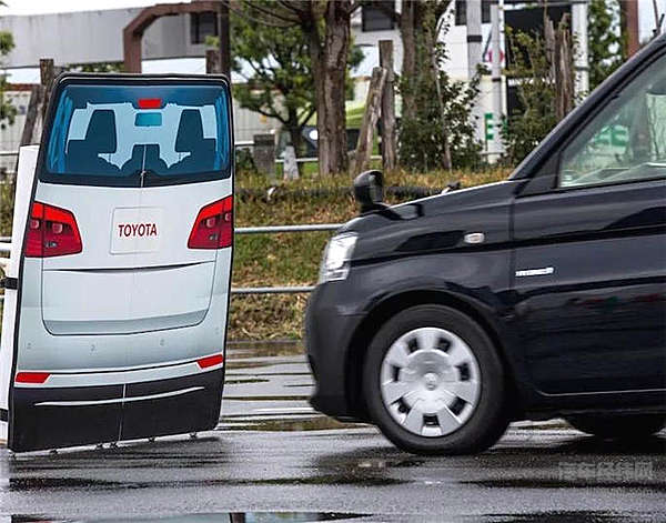 日本想换掉用了30年的出租车，为什么这么难？