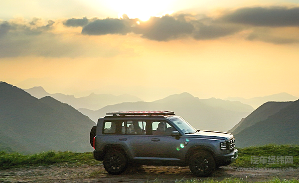 哈弗猛龙2026款PHEV 15.38万起硬派与智能兼具玩转“城野通吃”