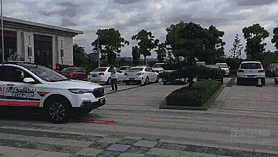 奔腾X80智能驾驶首秀，距无人驾驶时代仅一步之遥