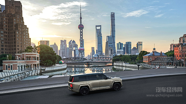 空间、性能、安全三位一体 仰望U8L鼎世版打破传统豪华 SUV 固有格局