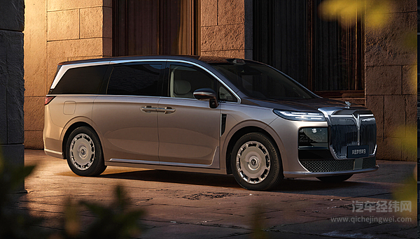 7月累计同比大涨 31% 岚图销量为何能持续走高？