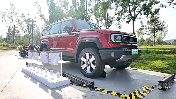 BJ40增程长续航版可城可野 17.98万元打破场景壁垒