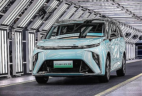 高端定制MPV 非TA不可 上汽大通MAXUS MIFA 9 组队上市