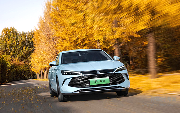 十万元中型新能源轿车 秦L与深蓝SL03谁更具性价比？