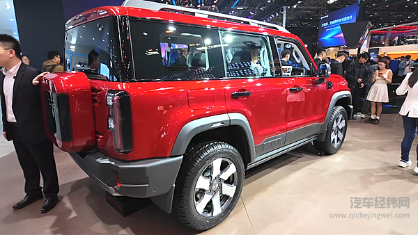 BJ40增程长续航版可城可野 17.98万元打破场景壁垒