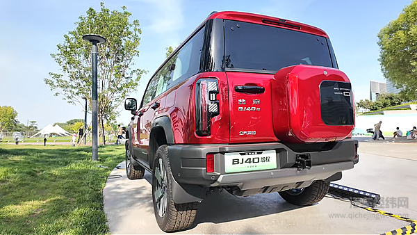 BJ40增程长续航版可城可野 17.98万元打破场景壁垒
