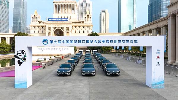 上汽集团1-9月份累计终端交付323万辆/上汽集团向进博会交付750辆