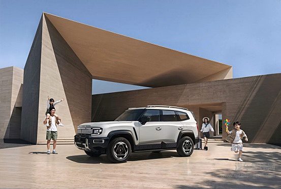 方盒子遇上华为乾崑双智，全新深蓝G318重新定义全场景SUV