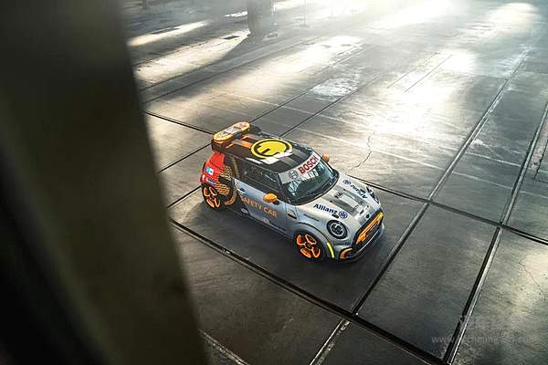 MINI Electric Pacesetter 宝马发布2021赛季电动方程式安全车