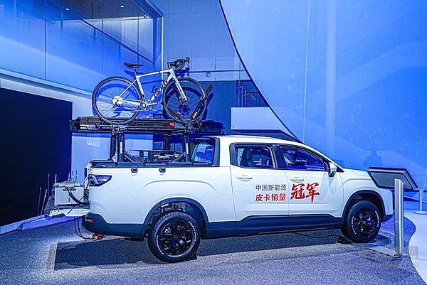 2026款雷达金刚EV全维升级，创富金刚370km布局经济型皮卡市场