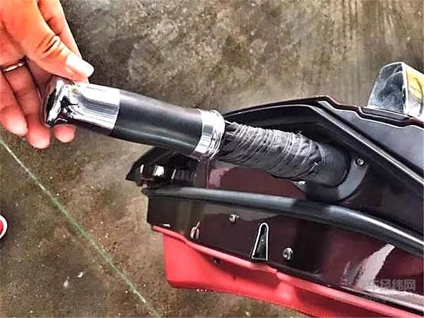 真正的豪车都有哪些秘密“武器”？随便一个都让人大开眼界！
