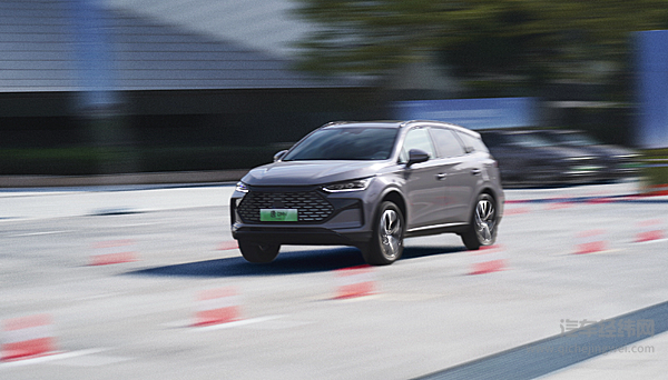 同为中型SUV 比亚迪唐与深蓝S07谁表现更好？