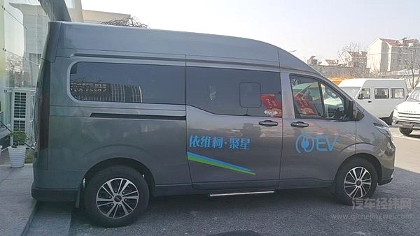 在给车子充电，估计20分钟