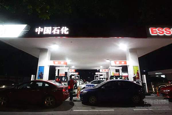 福州排队加油  