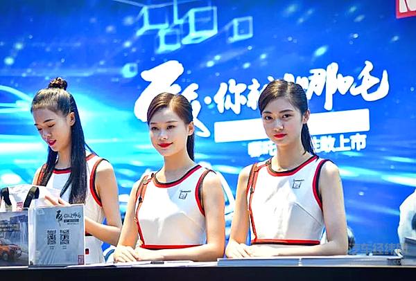 一个品牌一个姑娘，进来看你更钟意哪个？林肯这妹子稳了！