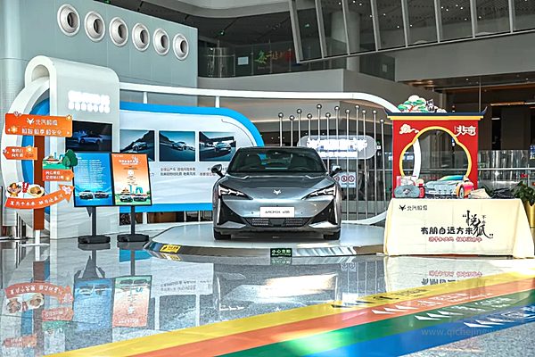 打卡点+1！极狐汽车品牌展示区登陆朝阳站