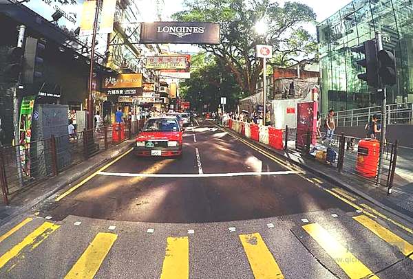 20多年的香港 遍地豪车，为何唯独不见国产车？