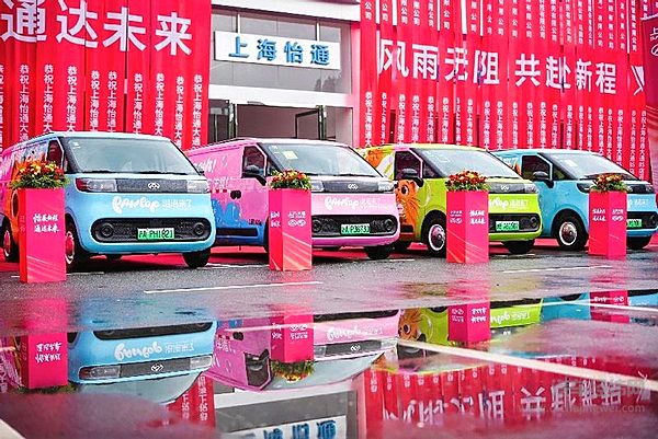 大通向泡泡来了交付首批大拿新能源洗宠专用车