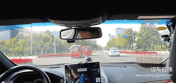 左转遇到车辆