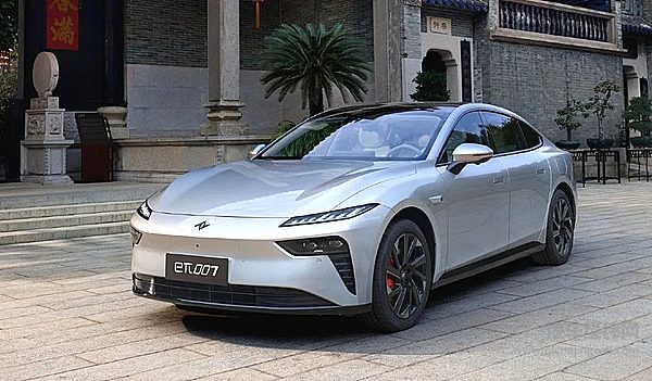 基础配置势均力敌 东风奕派eπ007能否超越银河E8？