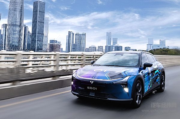 极越01对比智界R7 谁才是智驾标杆SUV？