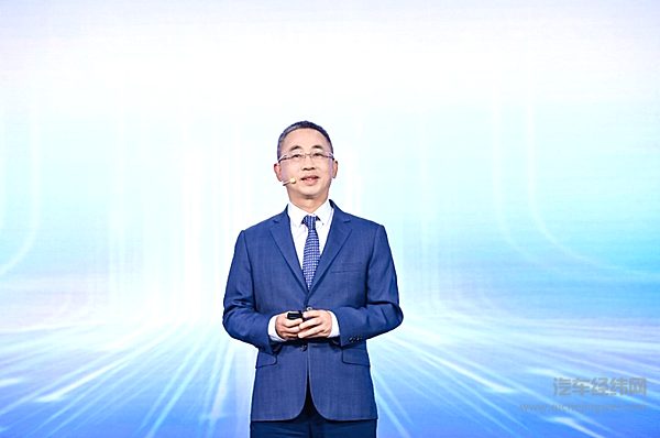 华为董事、华为数字能源总裁侯金龙发表主题演讲