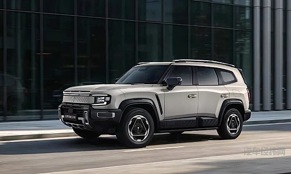 9成通勤1成越野 深蓝G318才是家庭用户的全能 SUV？