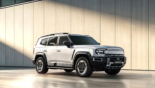 9成通勤1成越野 深蓝G318才是家庭用户的全能 SUV？