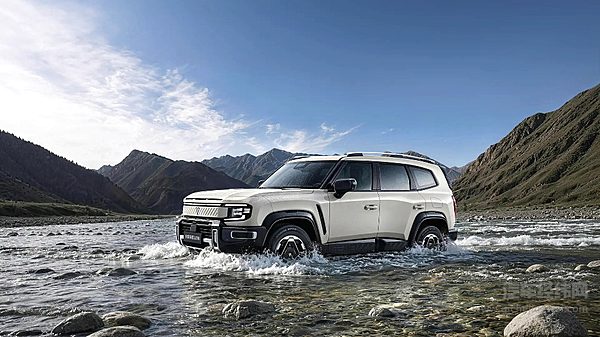 9成通勤1成越野 深蓝G318才是家庭用户的全能 SUV？