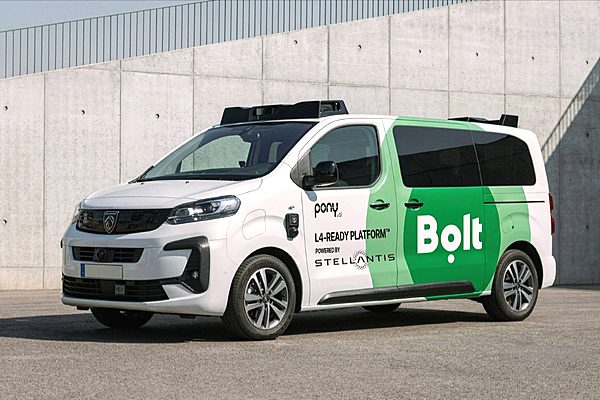 小马智行第七代Robotaxi首秀2026重庆国际车展 低成本全无人智驾技术落地山城