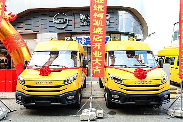 南京依维柯得意工程车批量交付哈尔滨铁路局，守护东北铁路大动脉