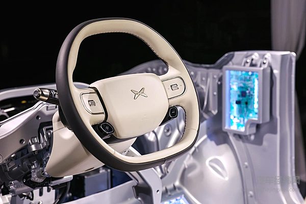 六家厂商自研大模型​各有千秋 谁能笑到最后？