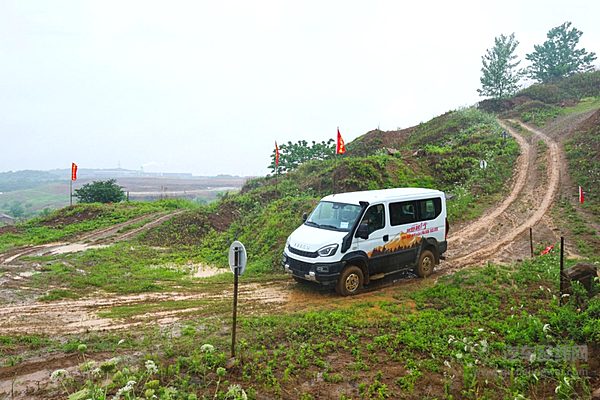 “越野越行 依维柯山海体验营”南京站开启 解锁越野旅居新玩法