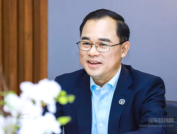 长安汽车汽车换帅 朱华荣接任无缝对接！