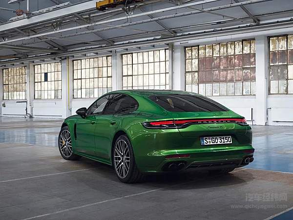 新款 Panamera 再添混动“新成员” 国内已开启预售
