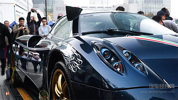 帕加尼限量龙版Huayra Dinastia惊艳亮相 恭贺香港汽车会100周年庆